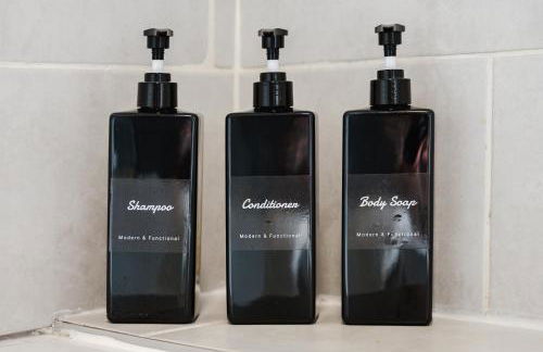 Modern 2 Bedroom House with Parking - Photo 30