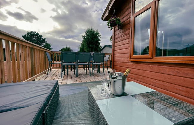 Stunning 3 Bedroom Lodge With Hot Tub in York - Foto 12