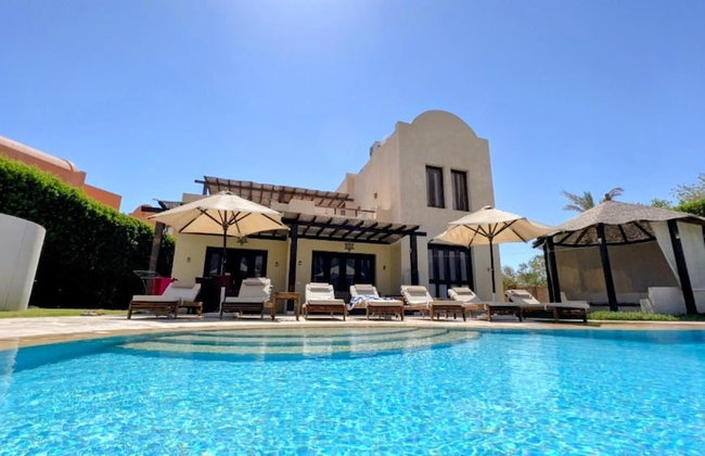 Villa Sleeps 6 With Heated Pool & Garden - Foto 19