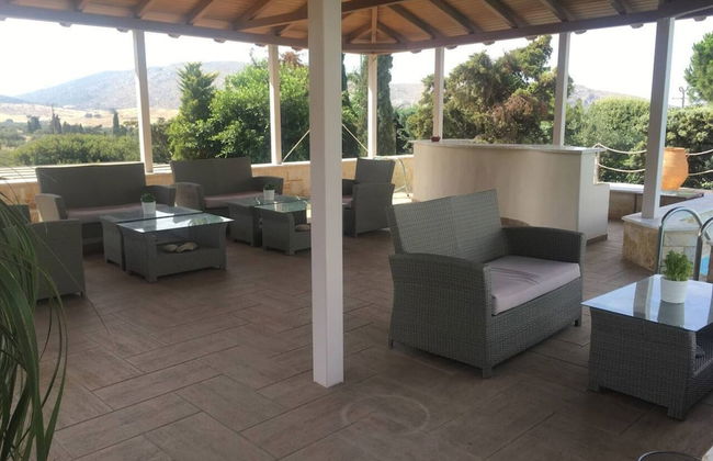 Stunning 4-bed Villa in Lagonisi Kalivia Thorikou - Photo 19