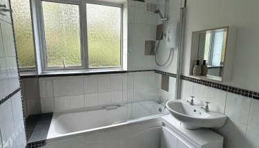 BHX NEC - Stylish 2-Bed Flat Allesley Coventry - Foto 3, towels
