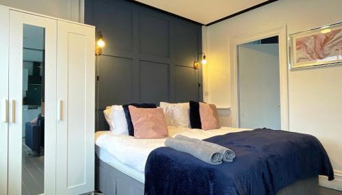 Elegant apartment in city center by HNFC Stays - Foto 3, towels, Shower