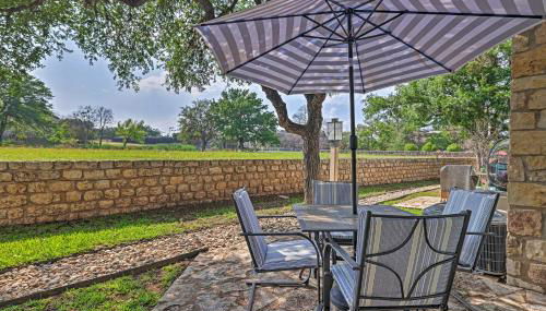 Modern Townhome with Patio, Next Door to Resort - Foto 3