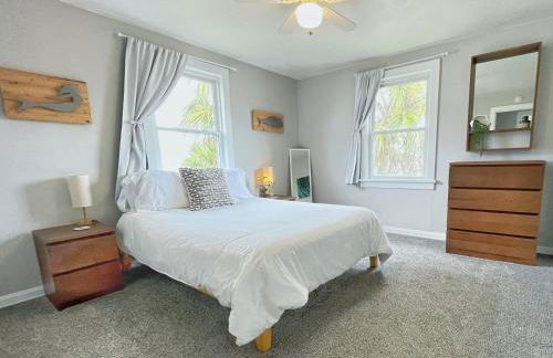 Seas the Day - 4 blocks to the beach, restaurant, and bar district - great deck and outdoor space!! - Foto 23