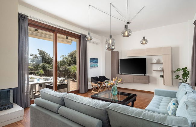 Tuscany Villa Near Marathi Beach 13pl 5bd - Photo 1