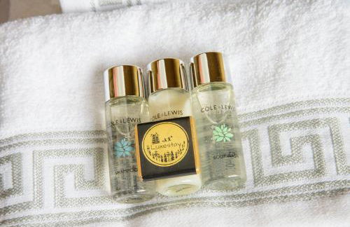 Deluxe 2 Bed Versace Bungalow Hot Tub, Sky TV, Cinema Screen Saffron Walden - Foto 9