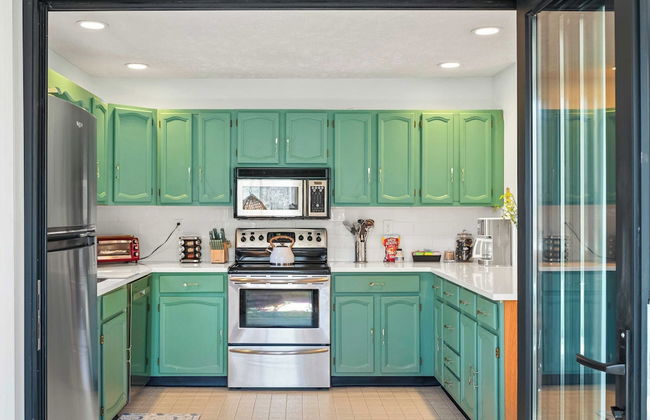 Pirate-themed Lakefront Home w/ Kayaks, Game Room, Views & Hidden Treasure Hunt - Foto 10