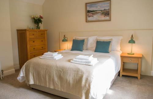 Stunning Edinburgh 1820s stables converted house - Foto 27