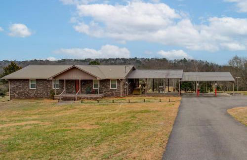 Spacious Fishing Getaway by Lake Guntersville! - Foto 1