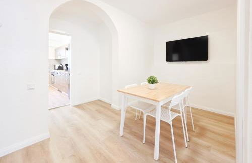 Tolstov Apartments - 3 Room Apartment - Kitchen - Dining Area - 25 min Messe DUS - Photo 4
