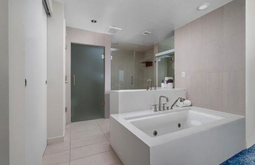 2BR Fort Lauderdale W Residence with Double Living Room, Ocean & Intercoastal Views, Brand New Sofas! - Foto 15