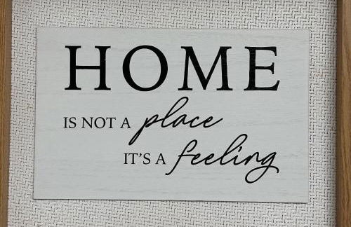 2BR Gem: Modern Comfort & Style - Foto 12