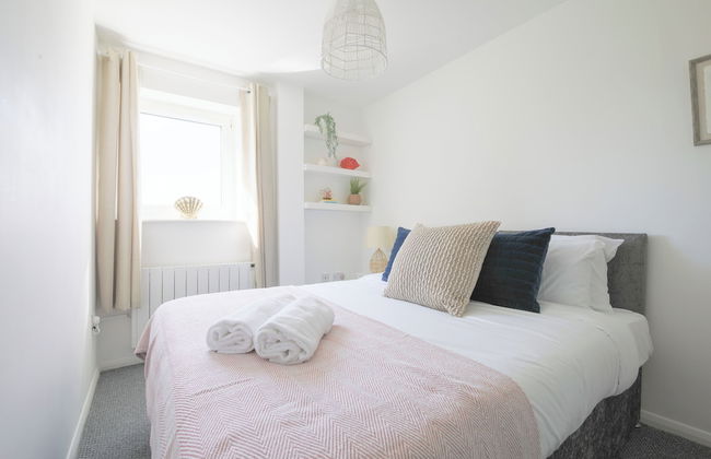 2 Bed Apartment Overlooking Water - Foto 4