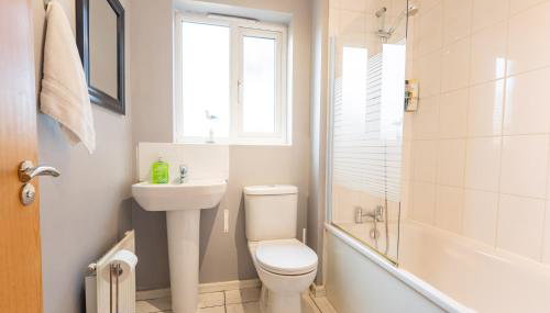 Cheerful 4-bedroom house with multiple car parking - Foto 5, towels, Shower