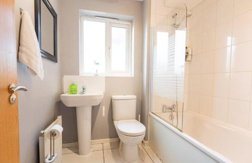 Cheerful 4-bedroom house with multiple car parking - Foto 5