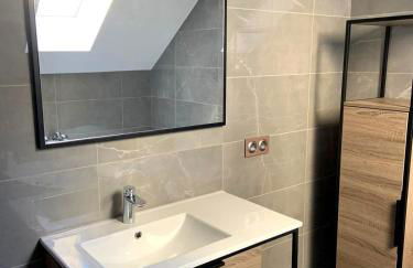 Charmante petite maison avec baignoire Balneo et video projecteur - Foto 5