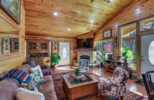 Mountain-View Cabin about 2 Mi to Downtown Clayton! - Foto 4