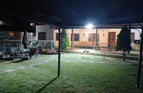 Linda casa com piscina, quiosque e churrasqueira a 150 metros da praia - Foto 18