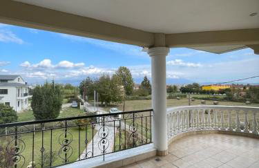 Η Αυλή - Photo 49