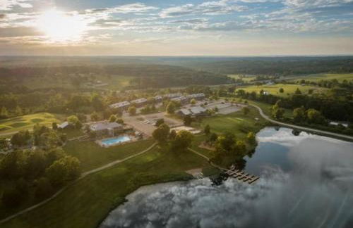 Beautiful 2BD condo in lakefront resort with lots of outdoor onsite activities - Foto 6