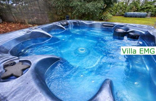 Luxus Ferienhaus Villa EMG Emsdetten nah Münster, Osnabrück, Rheine für Familien Gruppen bis 17 Personen, Pool, Whirlpool, Garten, Kamin, 6SZ - Foto 4