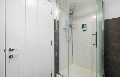 Light And Bright Apartment In The Middle Of Andover - Photo 8