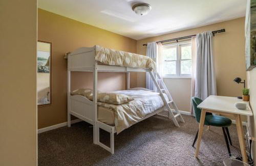 Entire Home on the water, 2 kayaks, Game room, Firepit, BBQ grill, Netflix WiFi - Foto 32