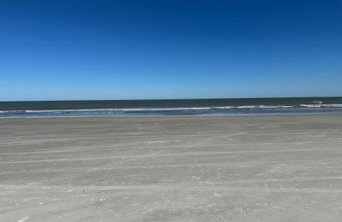 Welcome to Sandpiper Beachfront Condo Cozy 1-bed in JAX Beach, perfect for couples! Pet-friendly! - Foto 27