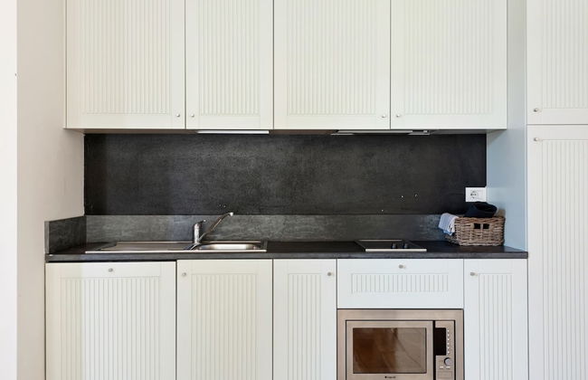 Garden & Wine Country Stay - Photo 11