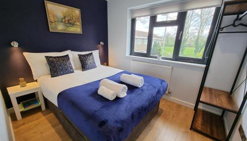 Crown Meadow - 4 Bedroom House - Heathrow - ExcellentStays - Foto 4