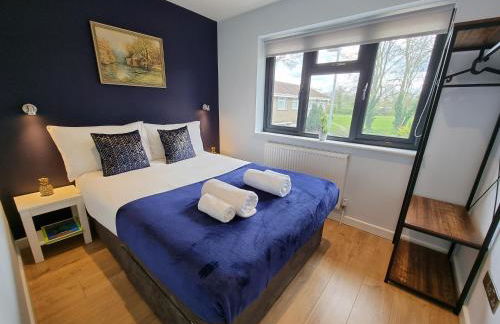 Crown Meadow - 4 Bedroom House - Heathrow - ExcellentStays - Photo 4