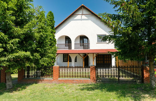 6 bedroom House in Balatonfenyves with private pool and garden - Photo 1