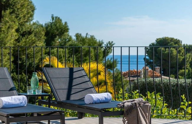 Relax in Luxury at This Stunning Seaside Villa - Photo 35