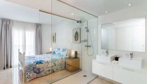 Deluxe 2 bed Apartment - Photo 3