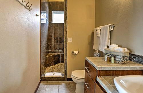 Breezy Lake Chelan Condo with Pool and Hot Tub Access! - Foto 14