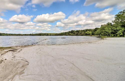Community Beach and Lake Pocono Summit Escape - Foto 41