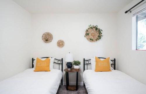 Beautiful Light-filled Farmhouse w swing & slide - Foto 32