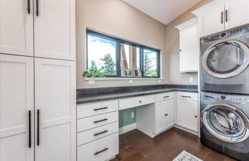 Hot Tub and Scenic Views at The Bailey Lodge - Foto 37