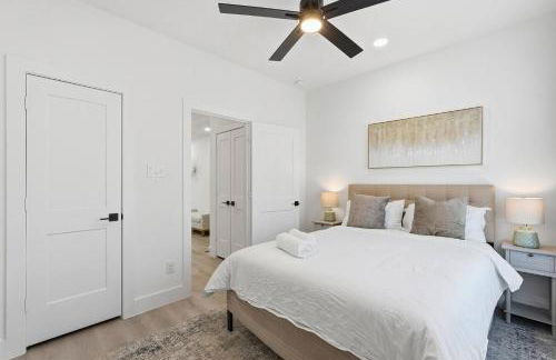 Modern 3BR Home w/ Rooftop • 5 min to Downtown - Foto 18