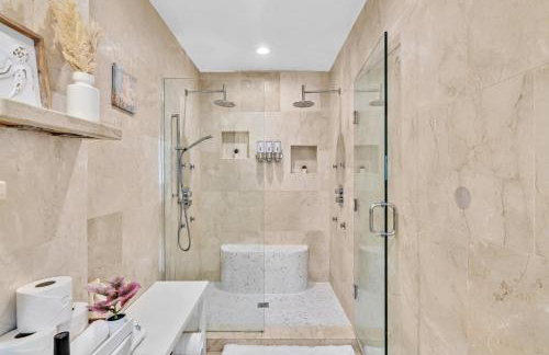 Tropical Oasis With heated pool 10 mins airport & 5 mins Beach - Foto 34