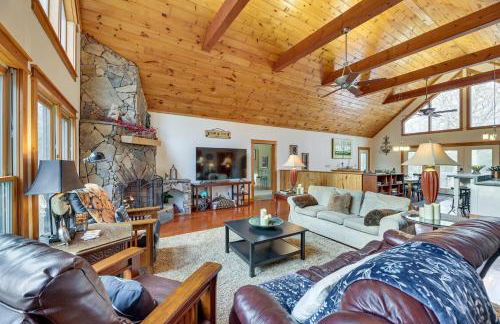 Cabin with Hot Tub and WiFi 4 Mi to Snowshoe Resort - Foto 1