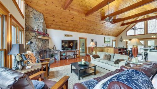 Cabin with Hot Tub and WiFi 4 Mi to Snowshoe Resort - Foto 1