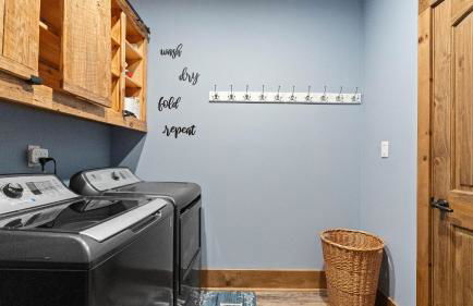 Spacious Waterfront Home on Lake Norman with Firepit Views and Dock Access - Foto 25