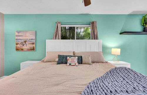 Four Bed Home with Pool Game Room Bar Near Beach - Foto 38