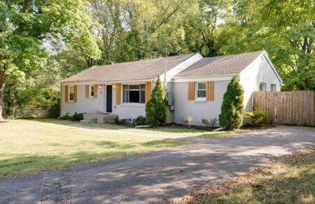 1-Story Home, Fenced Yard, Grill, Firepit, Parking, Sleeps 10, Pet-Friendly, Smart TVs, 10 Mins to Nissan Stadium & Five Points, Cozy Bedrooms, Outdoor Fun, Perfect for Families & Groups - Foto 13