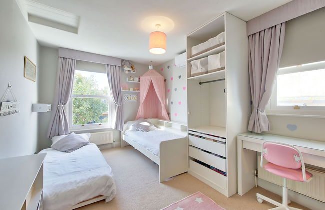 House - Sleeps 8 - Garden - Children's Play Area - Foto 8