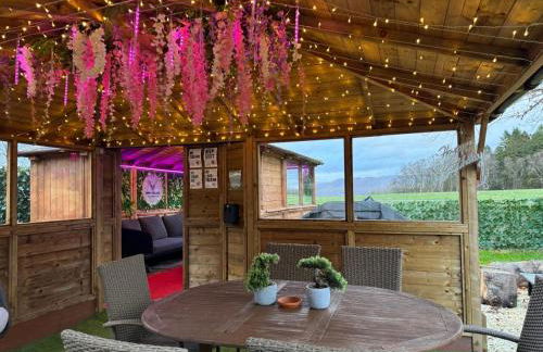 FINN VILLAGE "Raspberry Cottage" Private Garden, 6-seater HOT TUB, Firepit & Pizza Stove - Foto 20