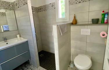 La petite maison avec piscine face au Luberon - Foto 11