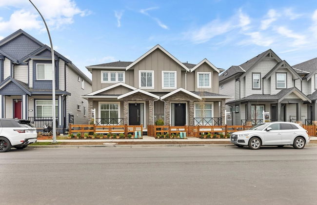 Levida Living - Cozy 2 Bedroom Suite at the Heart of Langley - Photo 16