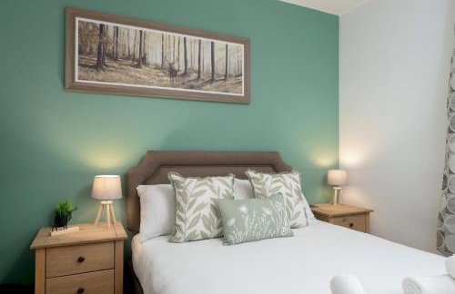 Stylish 2-Bed Flat with Balcony Near Haymarket - Pass the Keys - Foto 27